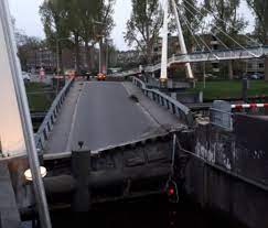 A brug en galery., abrug : U6orp0kfgqrjpm