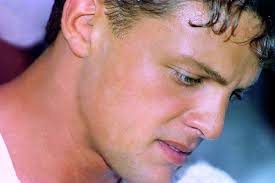 En 1985, luis miguel ganó su primer premio grammy con el tema «me gustas tal como eres», a dúo con la cantante escocesa sheena easton, incluido por ella en su único álbum en idioma español; Luis Miguel Estaria En Panico Y Extremando Precauciones Por El Covid 19 El Diario Ny