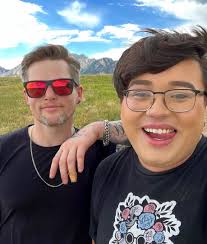 Justin Householder's Instagram, Twitter & Facebook