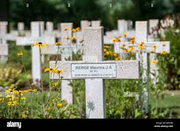 Commonwealth war graves cemetery hi-res ...