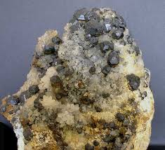 Los pescadores que encontraron una fortuna en el estómago de una ballena. Minerales Blenda Region De Murcia Digital