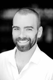 Ben (Pianist): London-based cocktail pianist