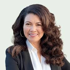 Stefanie Gomez's Instagram, Twitter & Facebook