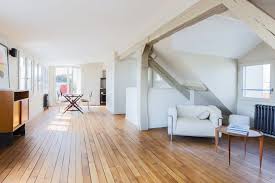 Sens De Pose De Parquet Droite En Longueur Source Home Dsgn Idee Deco Appartement Pose Parquet Sous Les Toits