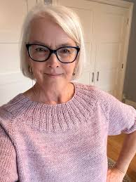 Knitting a sweater with hand dyed yarn, lessons learned and tips