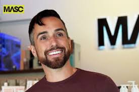 4 Best Lip Balms That Protect Men's Lips from Dryness