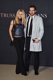 Mother of 3 + 3 , wife tv entertainer founder of @doppiadifesa, @gooviworld and @ironciapet iscrivetevi al mio canale!. Michelle Hunziker Ungeschminkt Susses Kuschel Foto Mit Sole Promiflash De