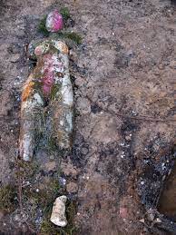 死体、として例示物質で地面に人形します。の写真素材・画像素材 Image 8833953