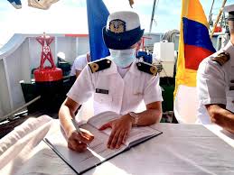 I en les marines de la commonwealth o de la marina dels estats units és equivalent al rang de comandant. Una Mujer Asume El Mando Del Buque Arc Cienega De Mallorquin El Universal Cartagena