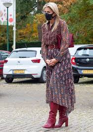 Weitere ideen zu königin maxima, königin, königshaus. Konigin Maxima Bringt Ein Kleid Mit Paisley Muster Zuruck