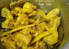 Tumis bumbu halus hingga harum, masukkan daun salam, daun jeruk, jahe, lengkuas, dan serai, lalu masukkan ayam. Resep Ayam Ungkep Bumbu Kuning Enak Dan Spesial Permataboga Website
