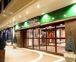 The 313 fully equipped rooms at bloomsbury holiday inn. Behindertengerechte Reisen