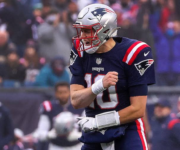 Mac Jones sets Patriots' record for touchdowns by a rookie quarterback -  The Boston Globe