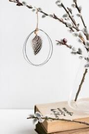 Interieur anhänger ist aus stahldraht, papier und leinschnur geschaffen. Diy Anhanger Aus Draht Handmade Kultur