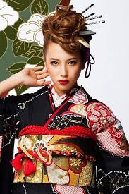 グラマラス系振袖 黒地 赤色 mode 成人式 振袖レンタルならtakazen 成人式 ヘアスタイル レトロ 成人式 髪型 レトロ 成人式 ヘアスタイル アップ