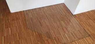 Teppich auf parkett/laminat im prinzip möglich, allerdings kann das holz durch den teppichkleber respektive durch das doppelseitige klebeband auf der oberfläche schaden nehmen (beim laminat nicht). Parkett Verlegen Und Schleifen In Stuttgart Datsch Parkett Teppich Und Mehr