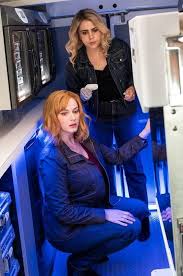 The series follows three suburban michigan mothers, two of whom are sisters, who are having a hard time trying to make ends meet. Good Girls Season 2 Episode 1 Review I D Rather Be Crafting Tv Fanatic