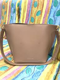 Su4mi l3m4h i5tri bercocok tanam d3ng4n m3rtu4. Christy Ng Tilla V2 Women S Fashion Bags Wallets On Carousell