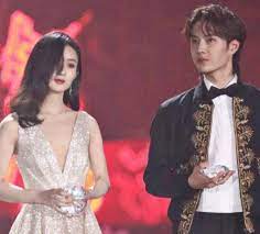 Sau đó, đỗ hoa đã vội vàng sửa lại câu nói của mình thành: Triá»‡u Lá»‡ DÄ©nh Bá»‹ Chá»‰ Trich Gay Gáº¯t Vi Than Thiáº¿t Vá»›i VÆ°Æ¡ng Nháº¥t Bac