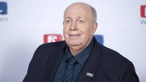 Reinhold calmund, dessen spitzname reiner oder calli lautet. Reiner Calmund 60 Kilo Leichter Dank Magenbypass Operation Das Erste