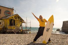 À cette occasion, dès le 4 octobre, quick en profite pour proposer, à ceux qui cassent comme aux cassés, de venir découvrir un nouveau menu, le menu brice. Brice De Nice 3 Le Surfeur Blond Casse De L Air Et Se Regenere Le Soir Plus