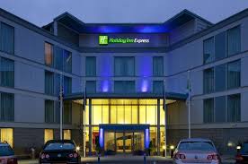 Holiday inn is an international chain of hotels and motels that operates under the intercontinental how do i get the best holiday inn deals? Holiday Inn Express 3 Star Hotel At Stansted With Park And Fly Deals