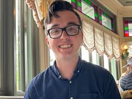 I have the best husband ever, he took me to Disneyland Paris for our one  year wedding anniversary! Happy Anniversary my love I'm excited for many  more adventures together.