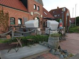 Wenn ich auf baltrum bin dann kehre ich auch im skippers inn ein. Eingangsbereich Aussenansicht Aussenterasse Picture Of Skippers Inn Baltrum Tripadvisor