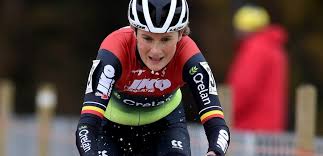 De nederlander kreeg vandaag van de wedstrijdjury toestemming om met een speciaal stuur van start te gaan. Jan Willem Van Schip Lotte Kopecky Loes Sels Wielerflits
