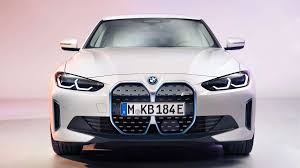 The bmw flexible fast charger for home use, the charging cable (mode 3) for public charging, and the bmw charging card for access to the public charging network are included with purchase. Serienversion Des Bmw I4 Entsetzt Das Netz Nicht Nur Wegen Des Grills Auto