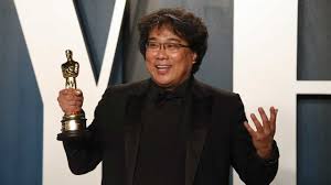 감독상 후보에 이름을 올린 첫 번째 아시아 감독은 영화 '모래의 여자(1966)'의 일본 출신 데시가하라 히로시. ì „ê¸°í†±ìœ¼ë¡œ ì˜¤ìŠ¤ì¹´ ë‚˜ëˆ„ê³ íŒŒ ë´‰ì¤€í˜¸ì˜ ì•„ì¹´ë°ë¯¸ê¸‰ ìž…ë‹´