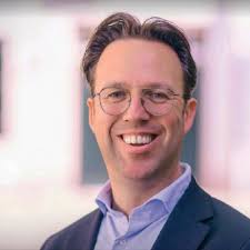 Ik heb een nieuwe functie als Register Makelaar bij Max de Makelaer  Amsterdam! YES!! Met veel enthousiasme wil ik jullie laten weten dat ik per  1 september een langgekoesterde droom in vervulling… |