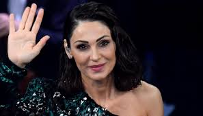 Anna tatangelo (born 9 january 1987) is an italian pop singer. Anna Tatangelo Si Confessa Su Gigi D Alessio E I Suoi 30 Anni Dilei