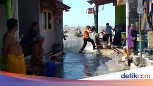 Cara melamar kerja via email saat ini sangat effisien mengingat kecanggihan teknologi yang sangat pesat, sangat disayangkan jika tidak dimanfaatkan. Banjir Rob Efek Gerhana Bulan Rendam Kampung Nelayan Di Surabaya
