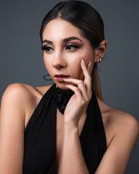 Gracias por posar para mi lente @lizy.mod 🙏🏽✨ Gracias, gracias, gracias  por todo, somos un gran equipo... ☺️ Locación @andiie_vault Peinado  @youbeautyexperience Makeup @edith.pineda.makeup #mxfotografosymodelos  #portrait #photoshoots #model ...