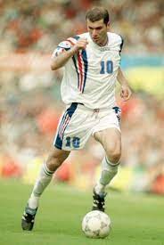 Pin By Dylan S On Futbol Legends Best Football Players Zinedine Zidane Football Europe