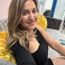 Kristen Macias's Instagram, Twitter & Facebook