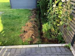 strom im garten erdkabel verlegen fur die ladestation des mahroboters