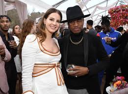 Lana del rey pointed to beyoncé, megan thee stallion, doja cat, nicki minaj's chart success to denounce critics who say her music glamorizes abuse and to beware: Lana Del Rey And Ne Yo At The 2020 Roc Nation Brunch In La Seeing Stars Beyonce And Jay Z S Roc Nation Brunch Brings Out Some Of Music S Finest Popsugar Celebrity Photo