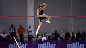 Hier à rome, le suédois armand duplantis a franchi en saut à la perche la barre placée à 6 mètres 15. Saut A La Perche Le Suedois Armand Duplantis Bat De Nouveau Le Record Du Monde En Passant 6 18m