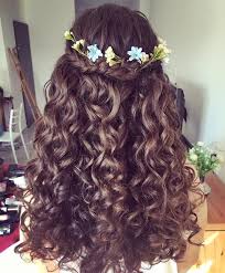 If you have curly hair, odds are that you either embrace it wholeheartedly or wish to the hair gods that it were different. Pin On Jessie Ideas