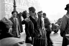 The following year, he sold his first set of photos to excelsior magazine. Robert Doisneau Grandeur D Un Photographe D Exception La Presse