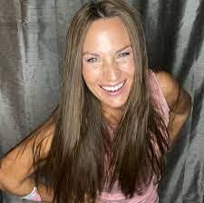 Timberly Enders's Instagram, Twitter & Facebook