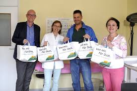 0721 9 41 98 40. Cap Markte Ubergeben 160 Spendentuten An Das Anna Leimbach Haus Durlacher De