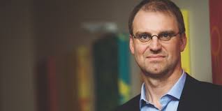 Studio 100 blaast dit jaar 25 kaarsjes uit en laat daarom enkele van haar figuren de cover van de rode ook dit jaar zijn er weer heel wat studio 100 acteurs en producties die genomineerd zijn! Hans Bourlon Ondernemers Belgie