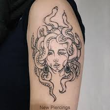 Nl «b&b vol liefde italiaans sprookje melvin dreigt in te storten: Medusa Tattoo Medusa Tattoo Hip Tattoo Medusa Tattoo Incredible Tattoos