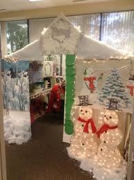 как украсить рабочий кабинет к новому году своими руками Deck The Desks Office Workers Go All Out With Christmas Decorations Christmas Cubicle Decorations Office Christmas Decorations Christmas Desk Decorations