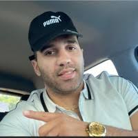 40+ perfiles de «Roberto Vives»