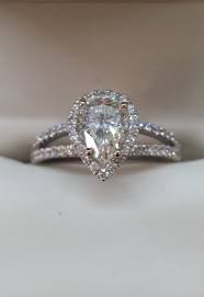 Adore This Sweet Pear Shaped Diamond Engagement Ring T Vintage Engagement Rings Simple Pear Shaped Diamond Engagement Rings Rose Gold Engagement Ring Vintage
