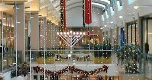 Electric Display Menorahs Of The World By Menorah Net Garden State Plaza Garden Mall Menorah